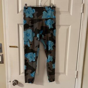 Aerie Blue Floral Camouflage Leggings